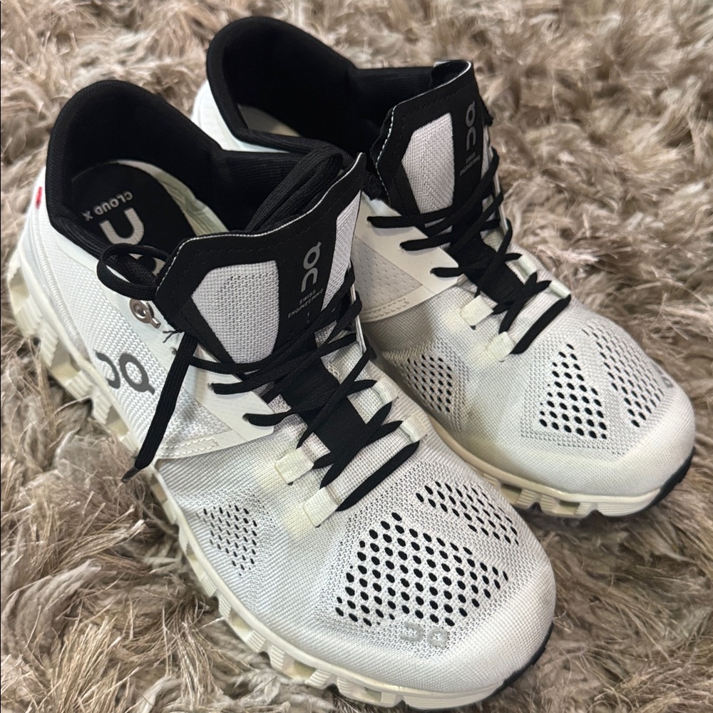 White Athletic Sneakers Size 8W - Picture 4 of 4